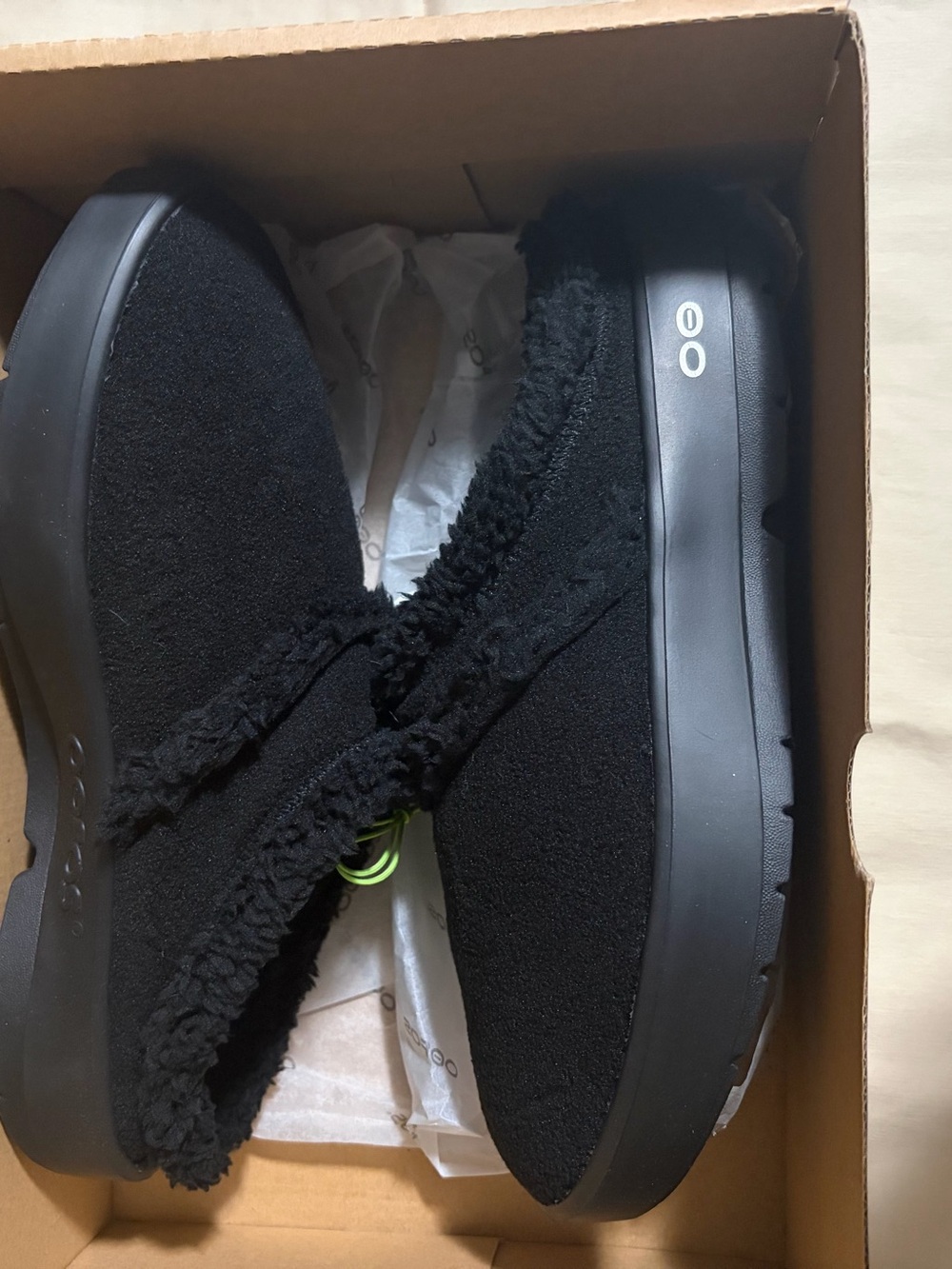 OOFOS Women's Black Fleece-Lined Clog Mules